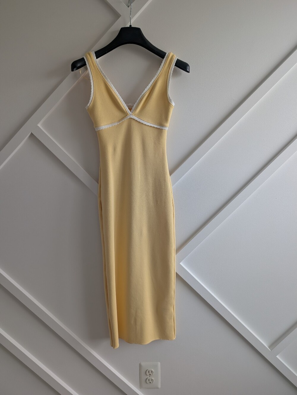 Zara Pale Yellow V‑Neck Midi Bodycon Dress with White Trim